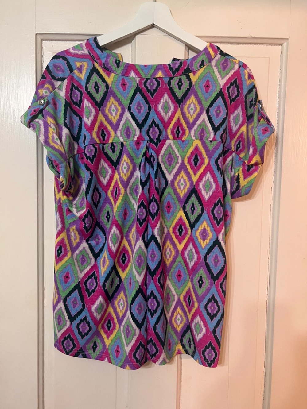 DEAR SCARLETT Women's Multicolor Diamond-Print Short Sleeve Blouse NWOT - Picture 2 of 9